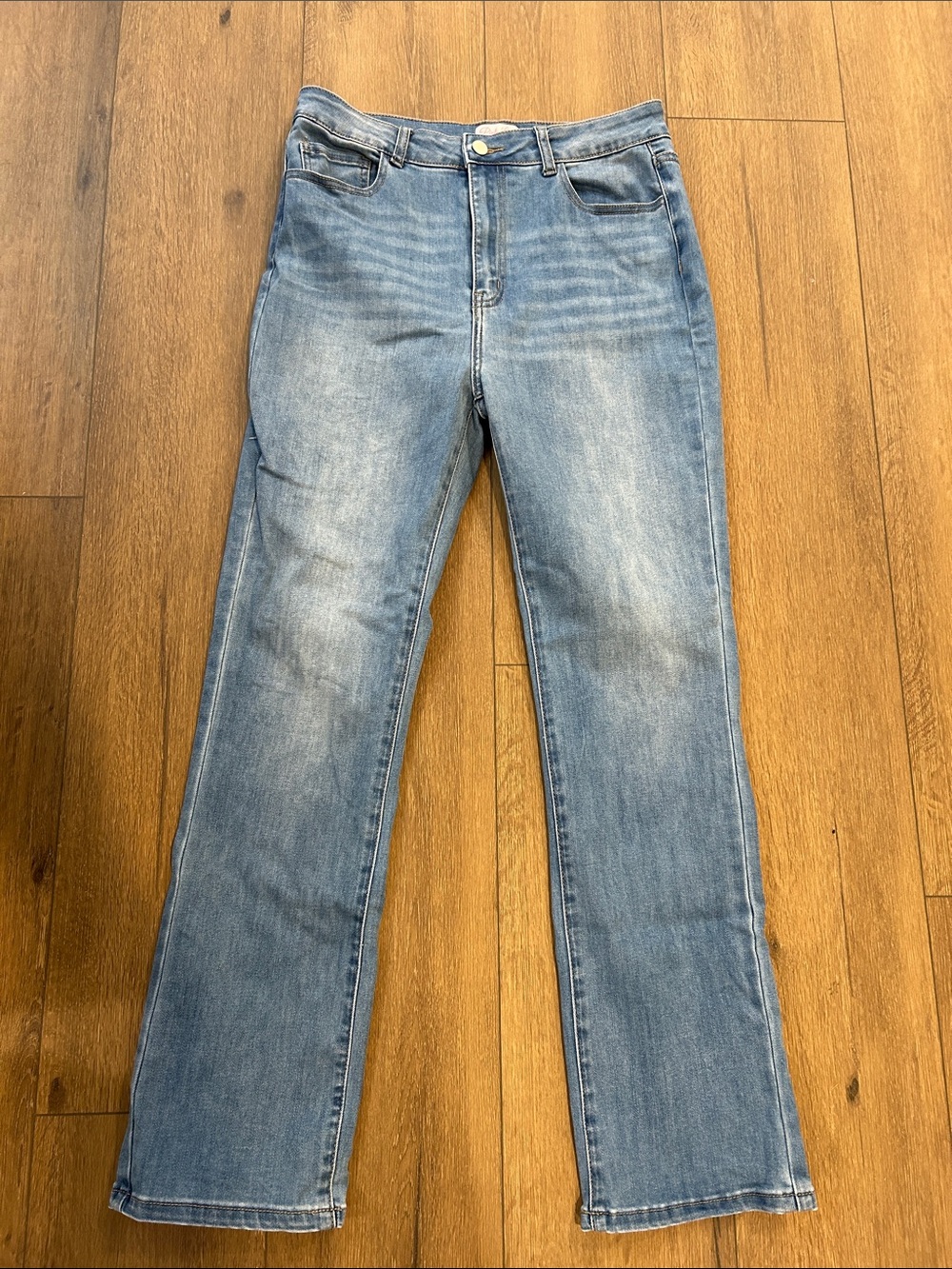 Pink Lily Women's Light Wash Straight-Leg Jeans
